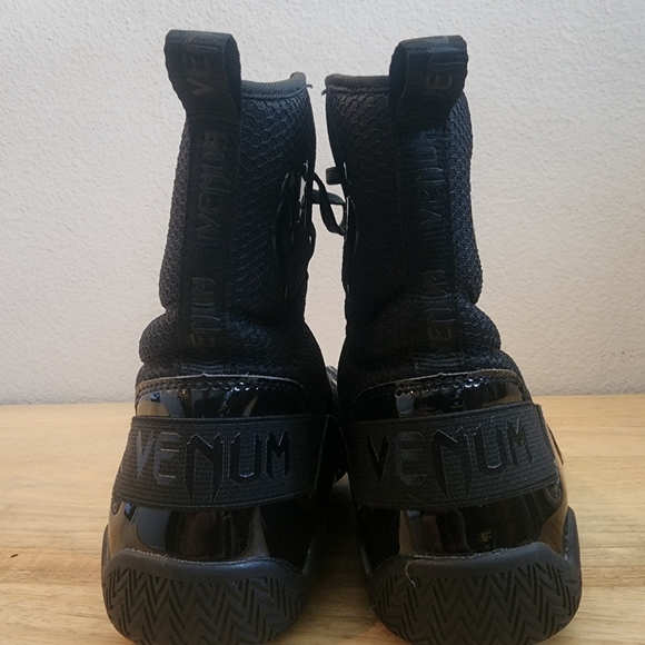 Venum Mens Elite Professional Boxing Shoes Sneakers Mid Cut Lace Up Black Size 6 - Picture 2 of 13